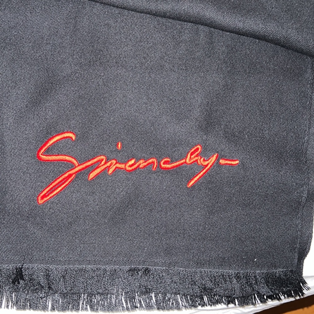 GİVENCHY Logo Embroidered Wool Scarf - Picture 8 of 8